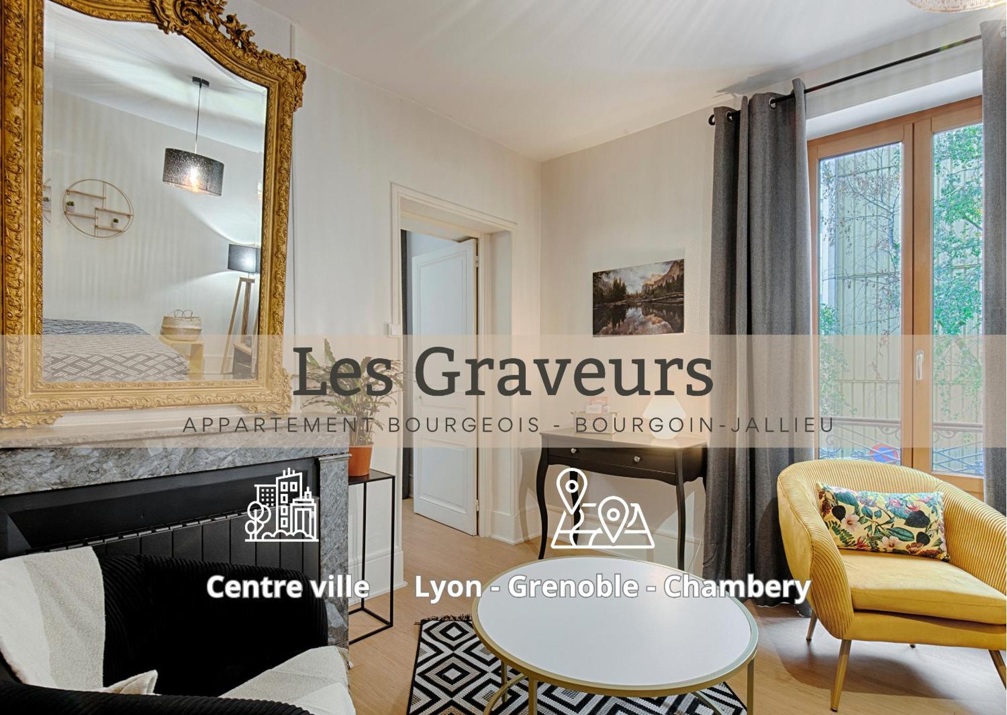 Les Graveurs - - Center *